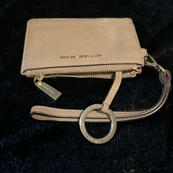 Michael Michael Kors Jet Set, Zip Top, Tan Wallet - Picture 8 of 14
